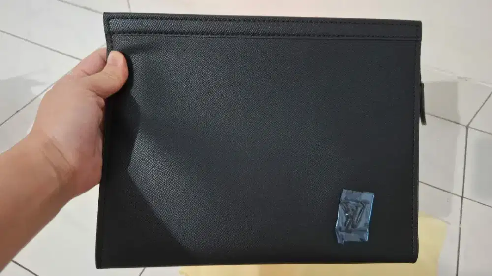 Clutch LV TAIGA  BLACK For Men FULLSET BOX RECEIPT DUSTBAG KOMPLIT