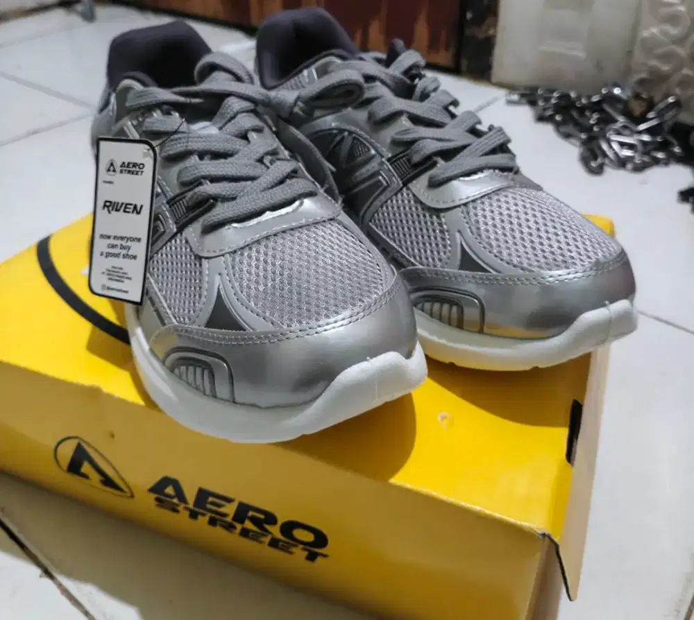 Sepatu aerostreet