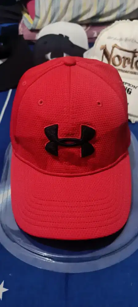 Topi under armour size MD/LG like new