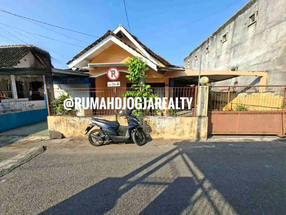 Rumah Dengan Tanah Luas Barat SMA 1 Teladan Yogyakarta