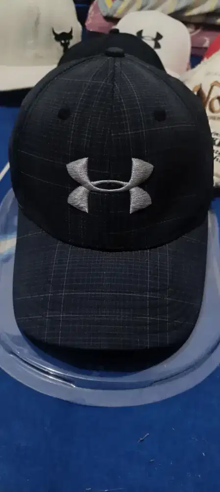 Topi under armour underarmour size OSFA fit M/L