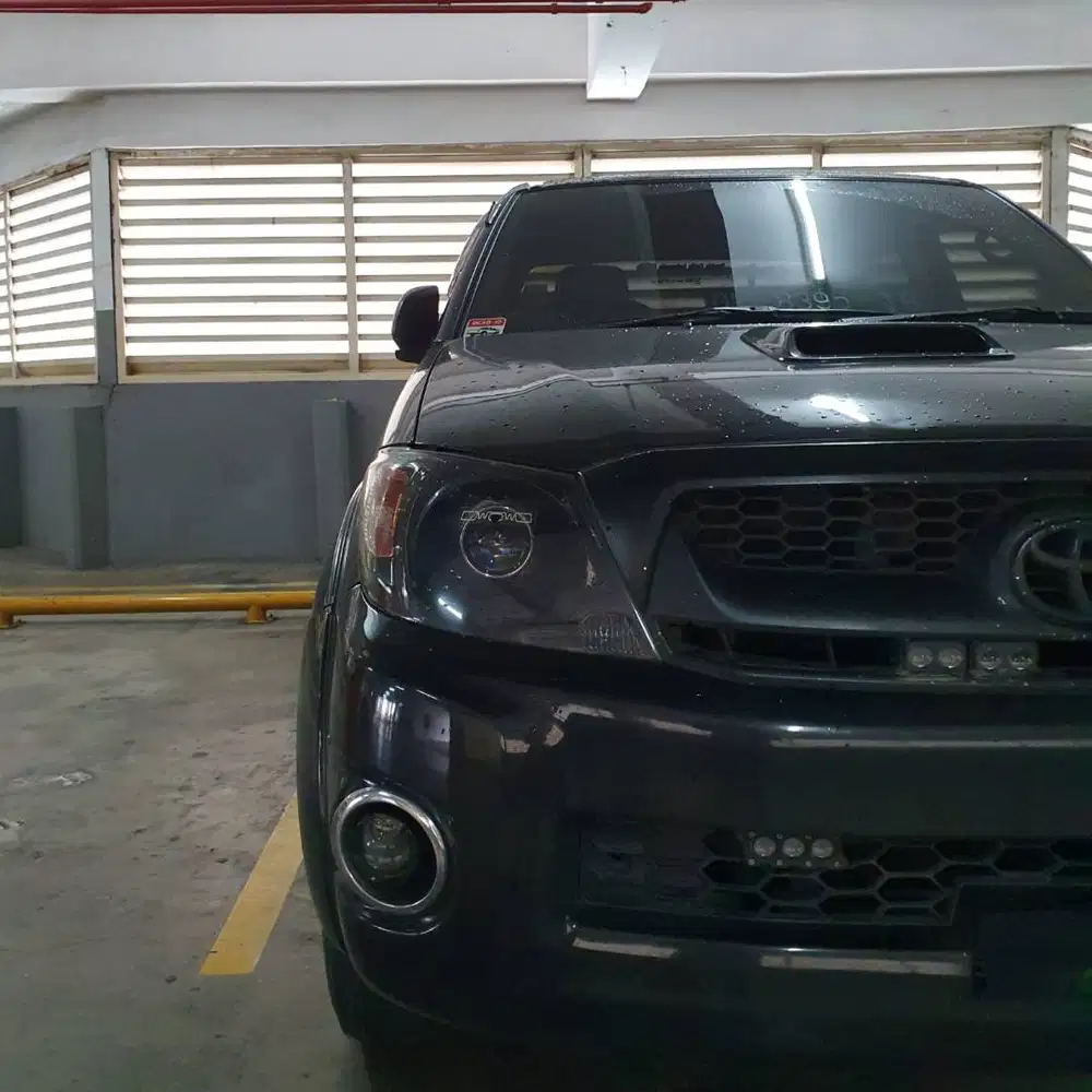 Hilux double cabin 3000cc type G tahun 2011