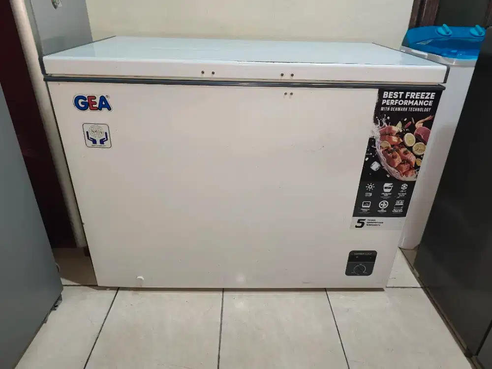 DIJUAL FREEZER BOX GEA 300 LITER NORMAL