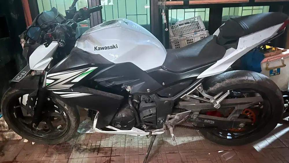 Kawasaki ninja Z250cc putih