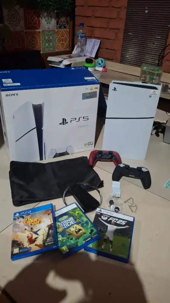 Ps5 slim disc 1tb (LIKE NEW)full set garansi 2 tahun sony indonesia