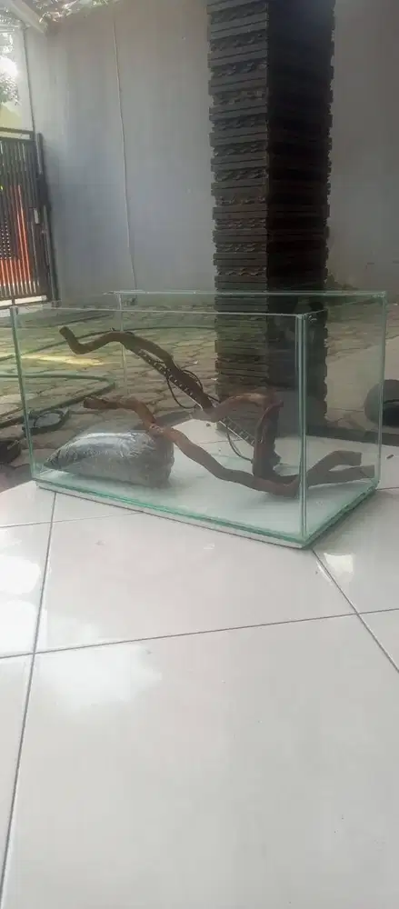 Aquarium lampu pasir kayu