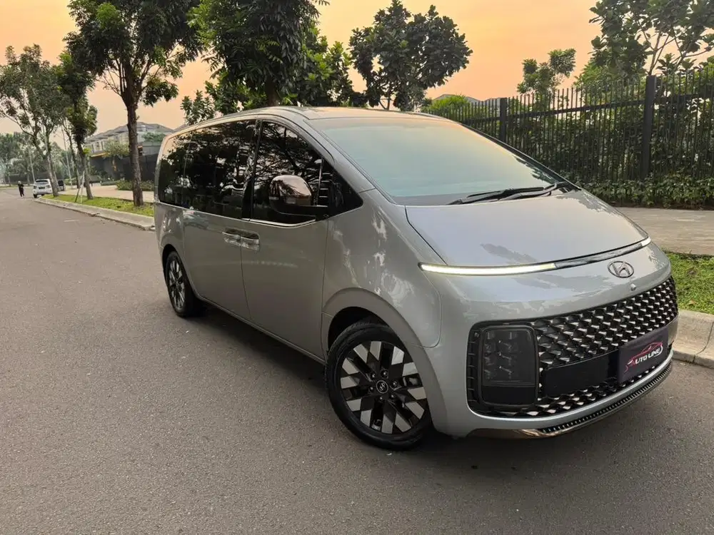 hyundai staria 2022 km22rb! 9 seat!gress! like new!perfect!