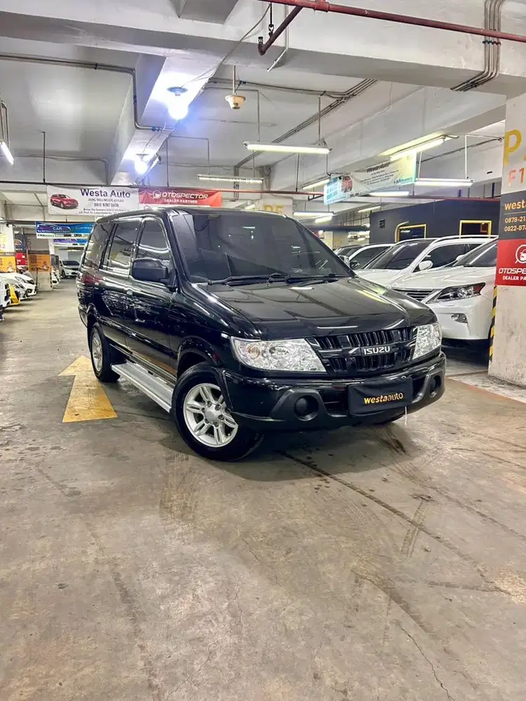 Low KM Isuzu Panther 2.5 LM Smart Turbo MT Diesel 2012 Terawat 2013