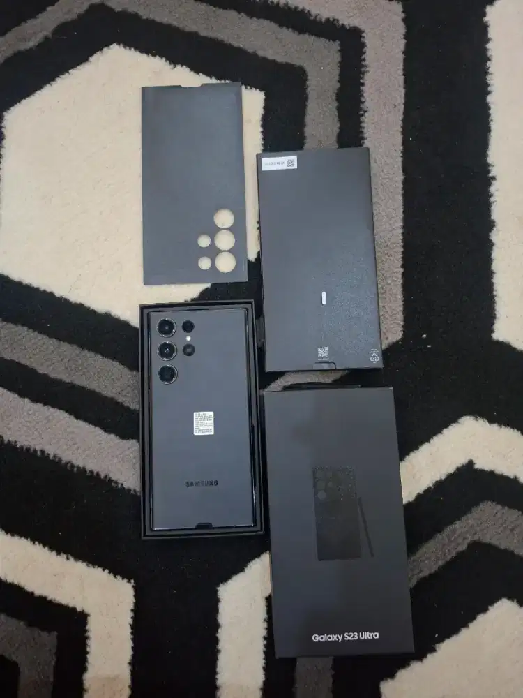 Samsung S23 ultra 12 /256GB like new SEIN