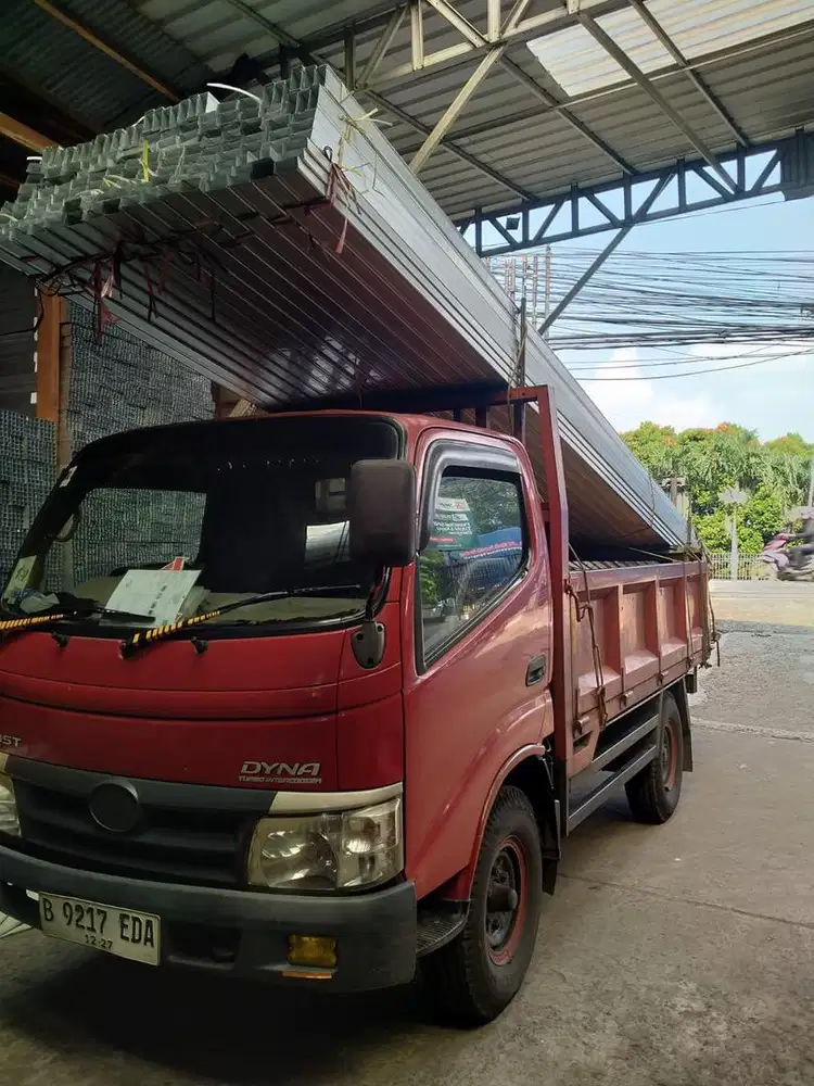 Supir Toko Bangunan