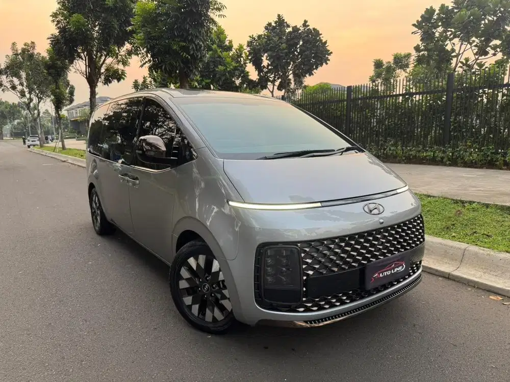 hyundai staria 2022 reg 2023 km22rb! 9 seat!gress! like new!perfect!!