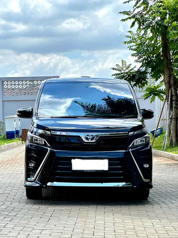 Toyota Voxy 2019