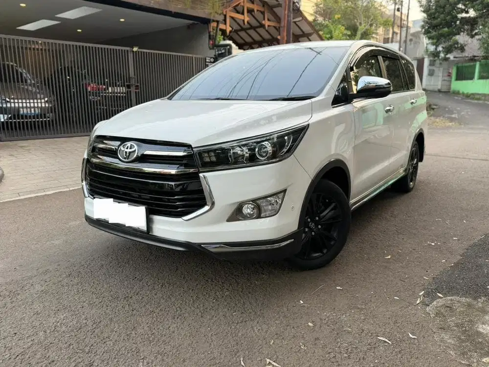 [CASH] TOYOTA INNOVA VENTURER 2.4 Diesel A/T NIK  2018 PEMAKAIAN 2019