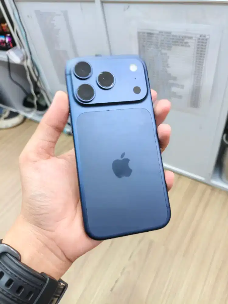 IPHONE 17PRO 256 GB CC 7