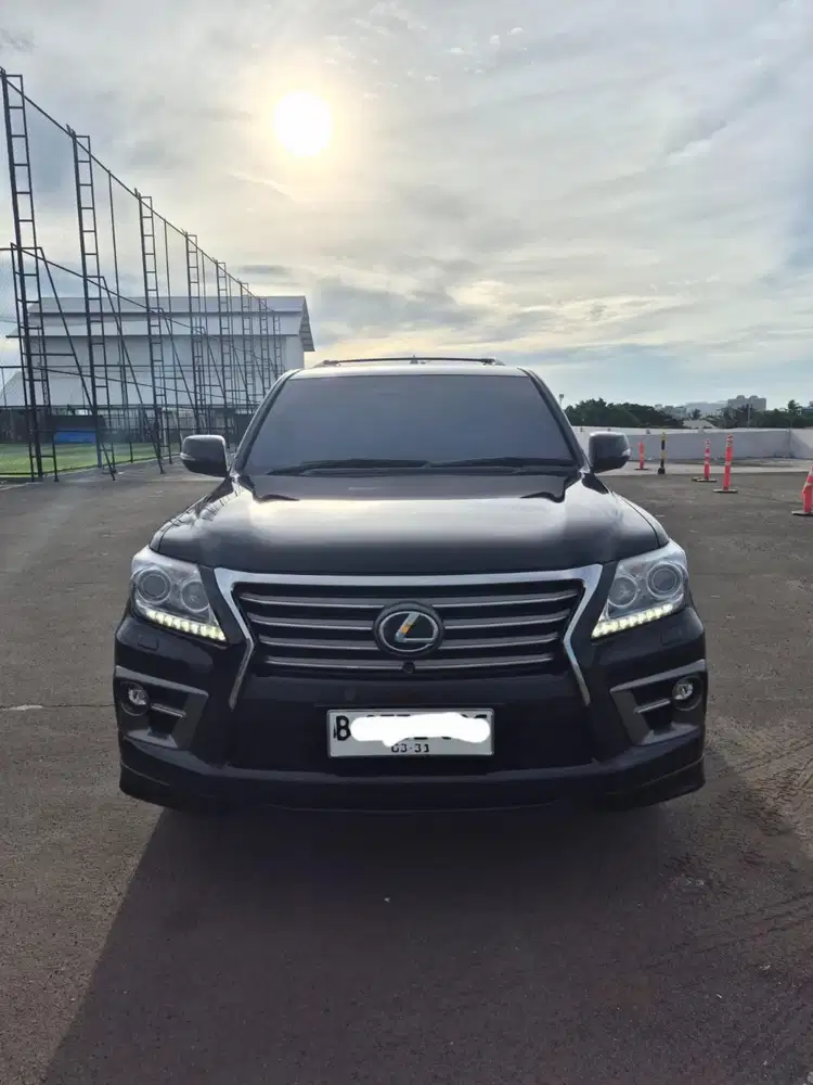 Lexus LX570 2015 Hitam