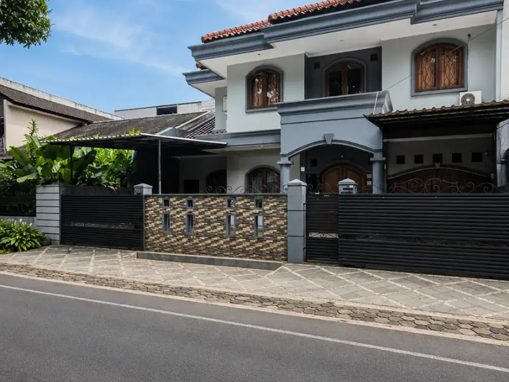 Lokasi Bagus. Jalan Utama Komplek. Rumah Cilangkap, Setu - Cipayung. NEGO