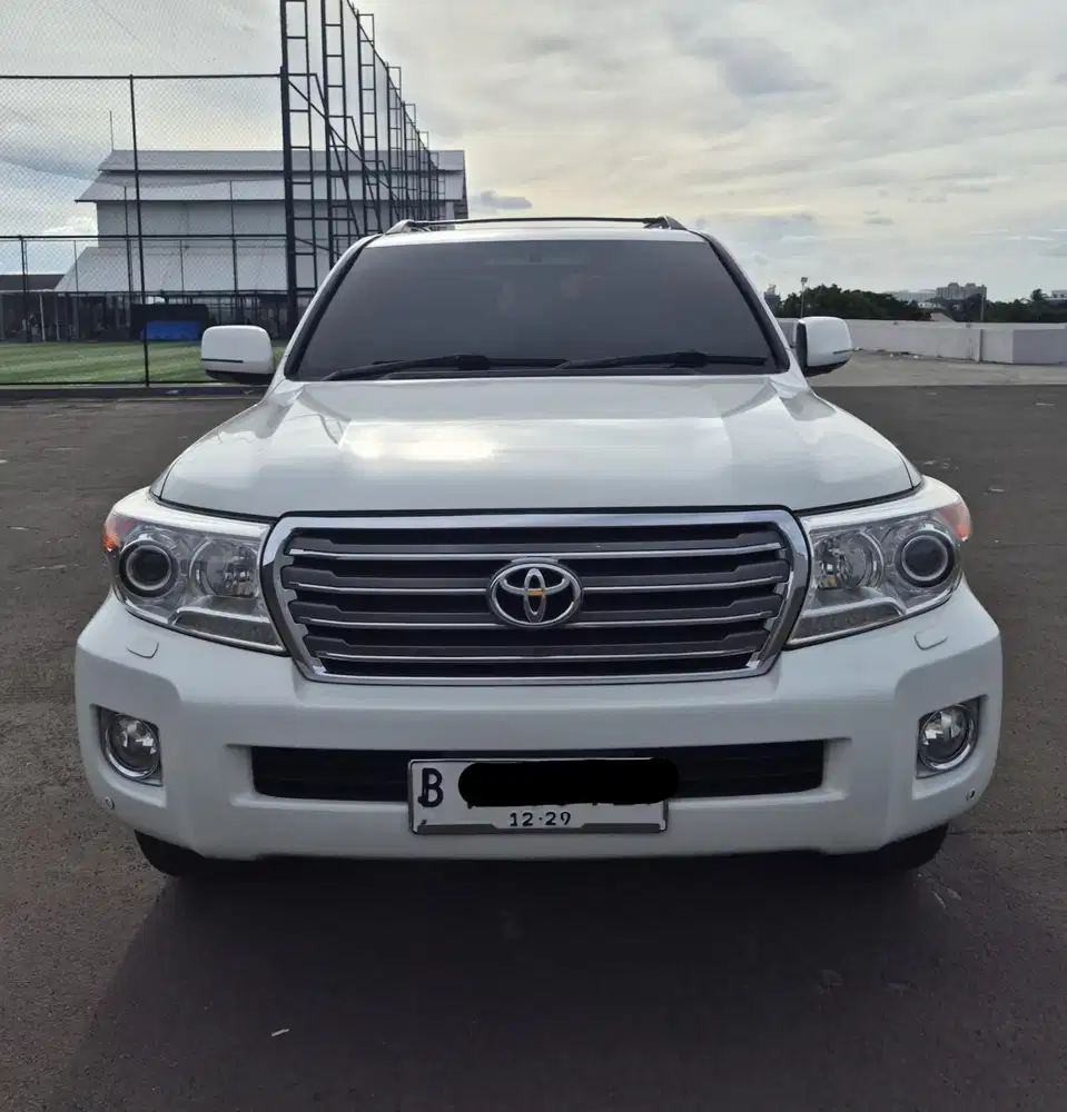 Land Cruiser V8 V200 2010 Putih