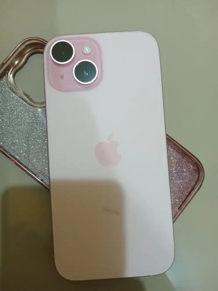 Di jual IP 15 biasa 128gb pemakaian baru 1bln