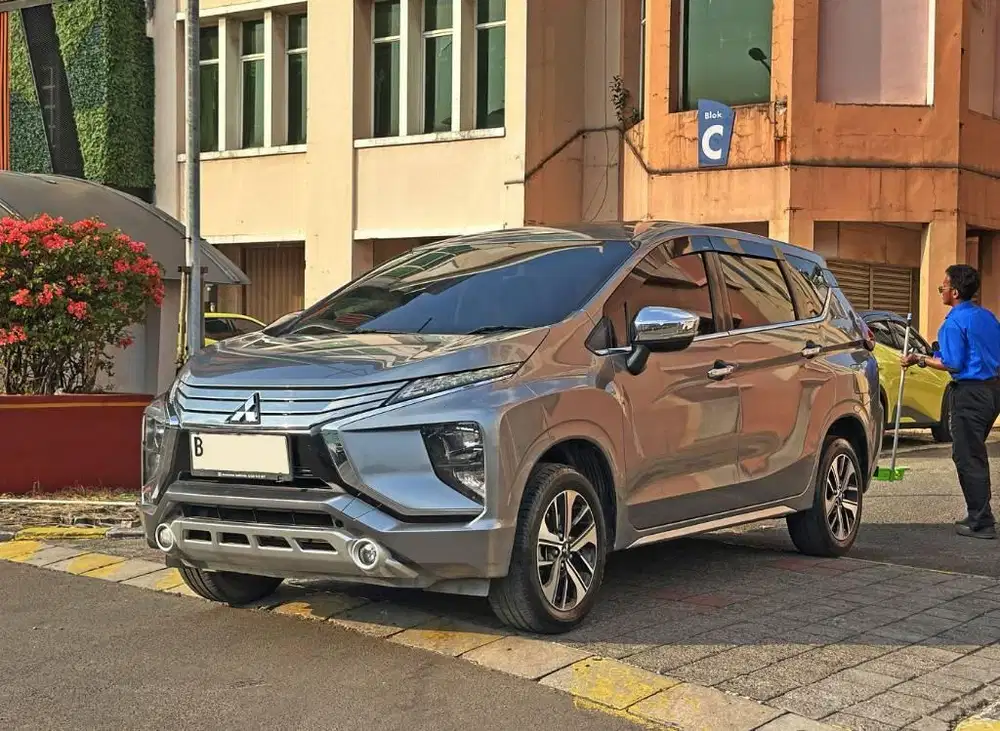 Jual Cepat : 2019 Mitsubishi Xpander Ultimate 1.5 AT Abu Pjk 7-2027