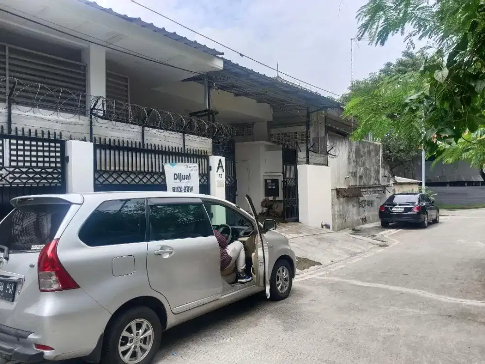 Dijual : Rumah 2 Lantai -  5Km Tdr, 3Km Mandi, 6 Carport dekat Perkantoran Jl. Sudirman, Jakarta