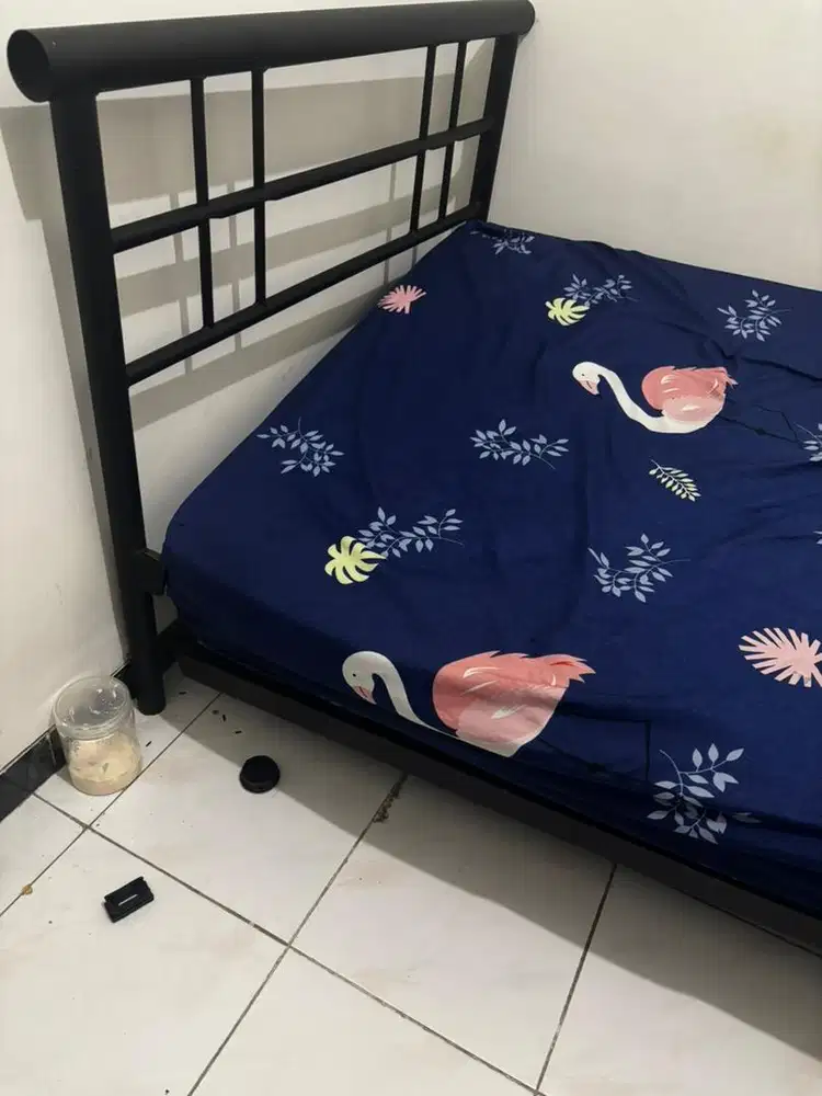 Tampat tidur dua