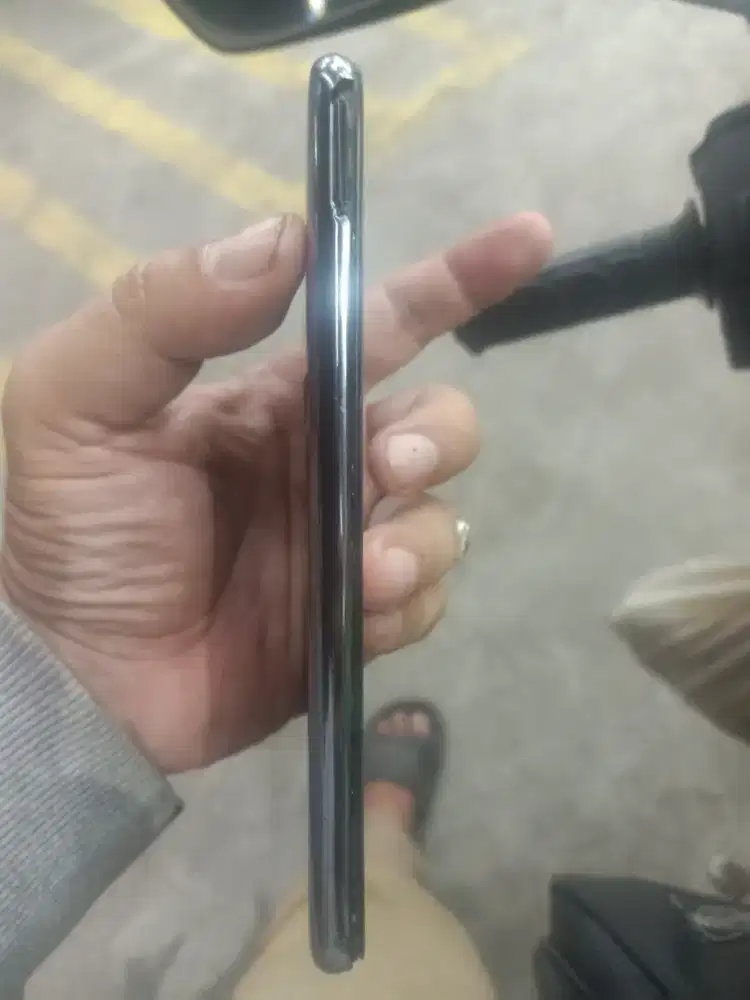 Asus Zenfone max pro M2. Ram 6/64 gb. Minus kesing belakang gak bagus