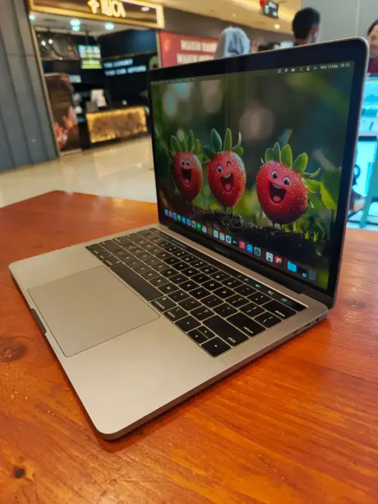 Macbook Pro 13 inch 2019 , touchbar