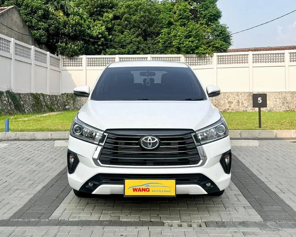 Innova V 2.4 Diesel 2022 Putih
