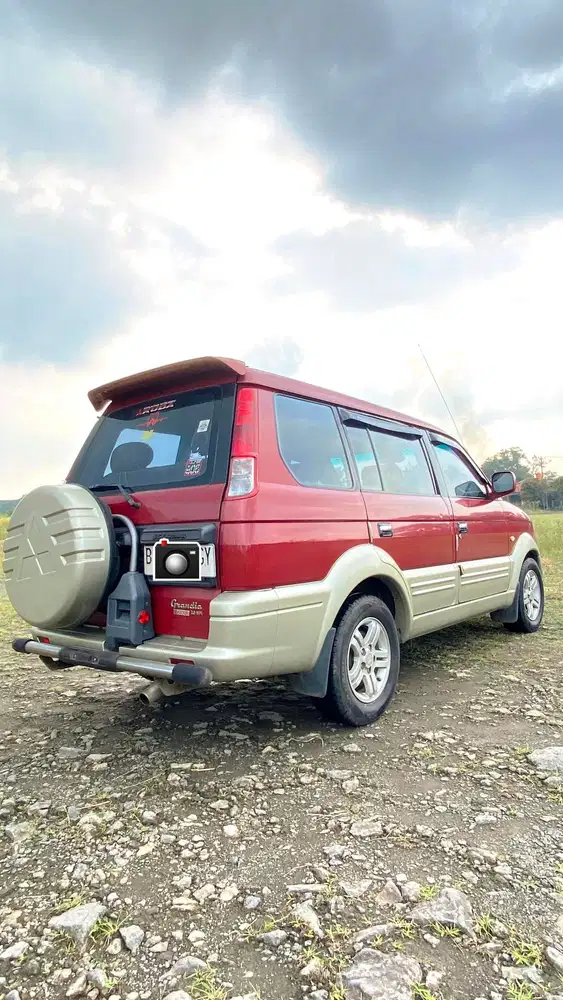 Mitsubishi Kuda Grandia 2004 Bensin