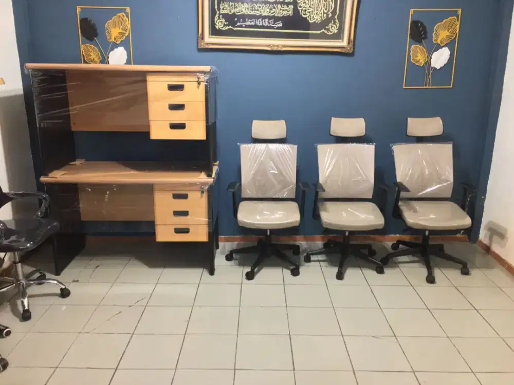 kursi dan meja kantor