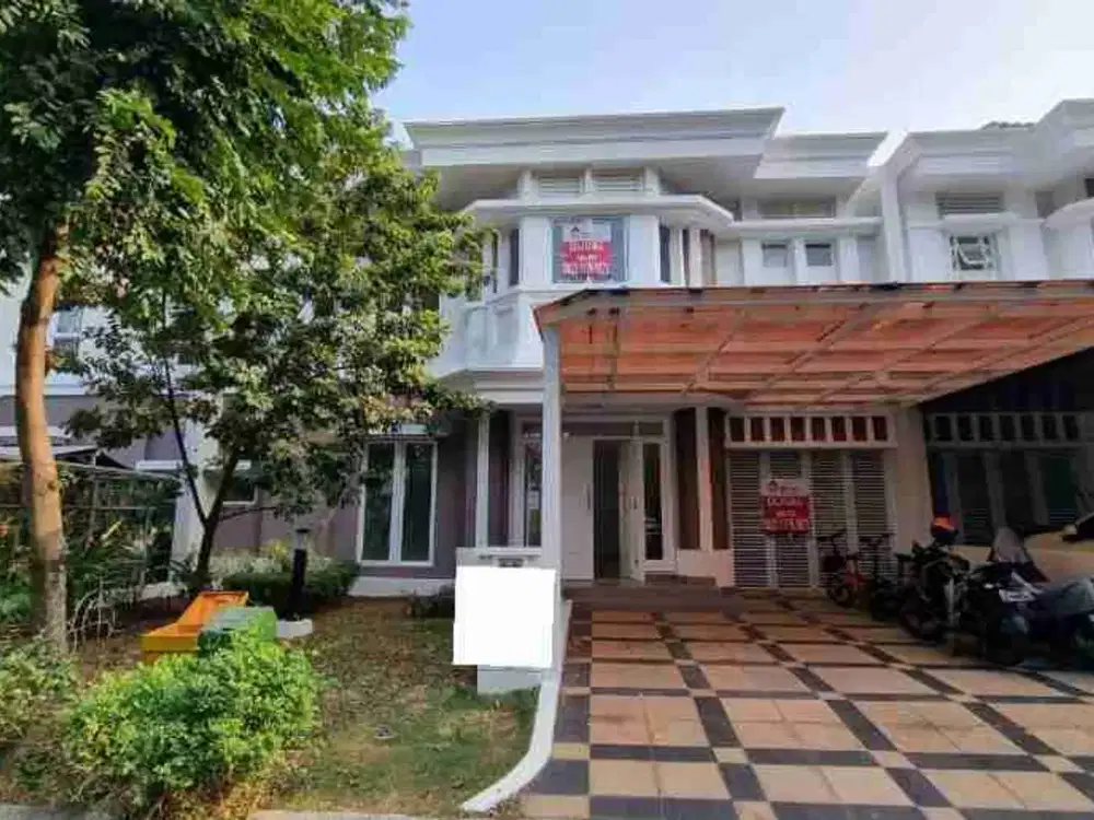 Rumah sangat rapi hadap jalan Raya Cluster Vernonia Summarecon Bekasi