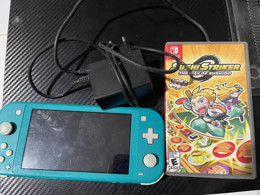 Nintendo Switch Lite (nggak ada box + ada beberapa akun game digital)