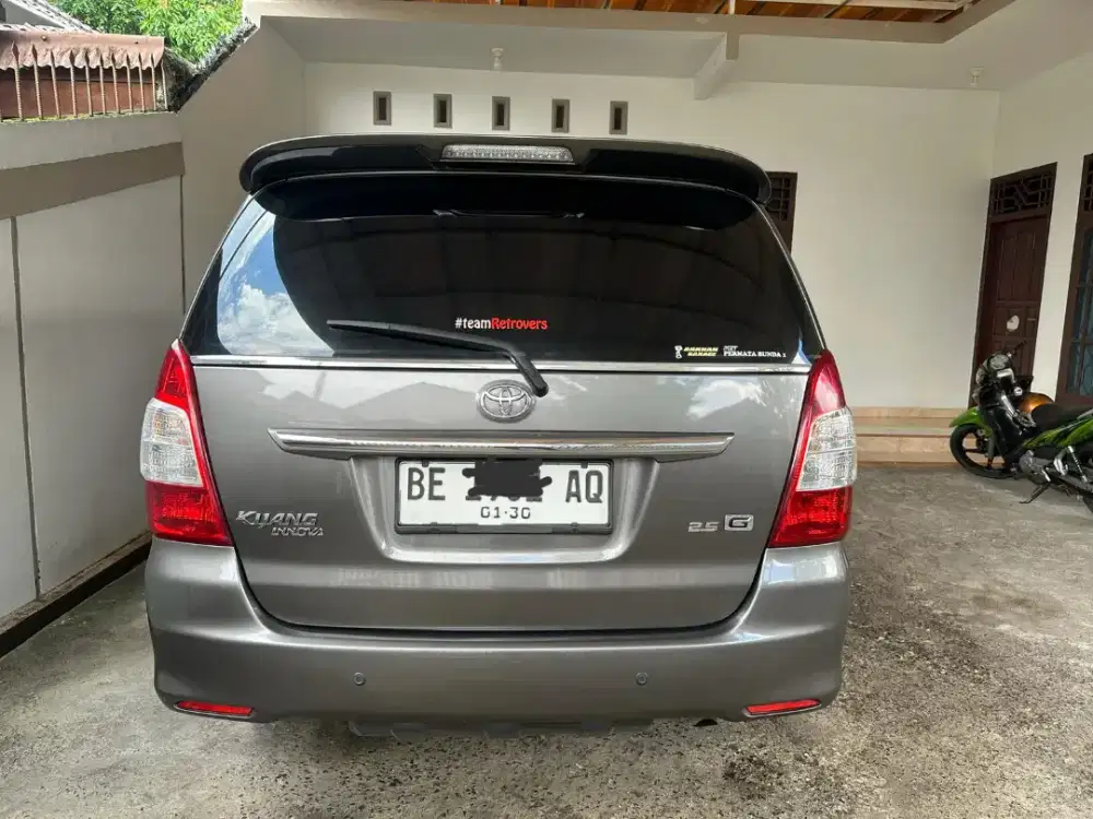 Kijang inova abu-abu