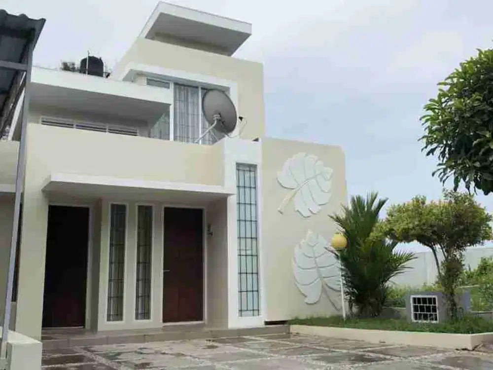 JUAL RUMAH 2 LANTAI SIAP HUNI