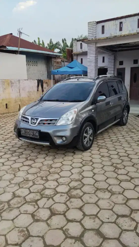 Nissan grand Livina x gear 2011