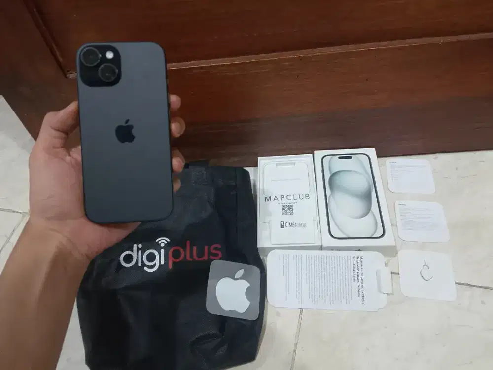 iPhone 15 Black 128 GB Fullset Resmi