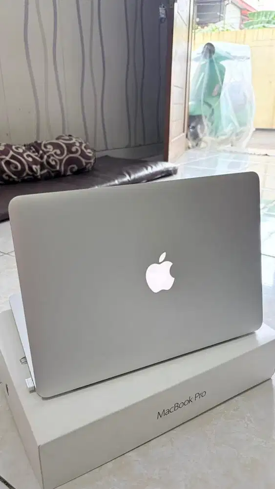 laptop macbook pro 8/256 2015 i5