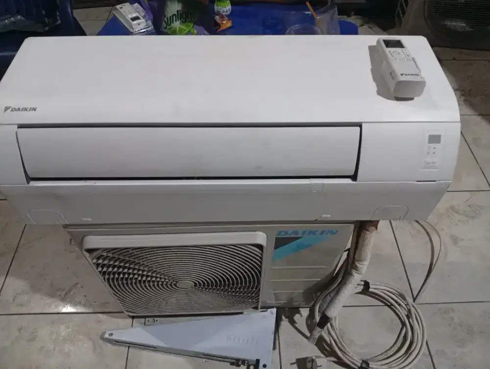 Ac daikin 1pk 8bulan pakai like new