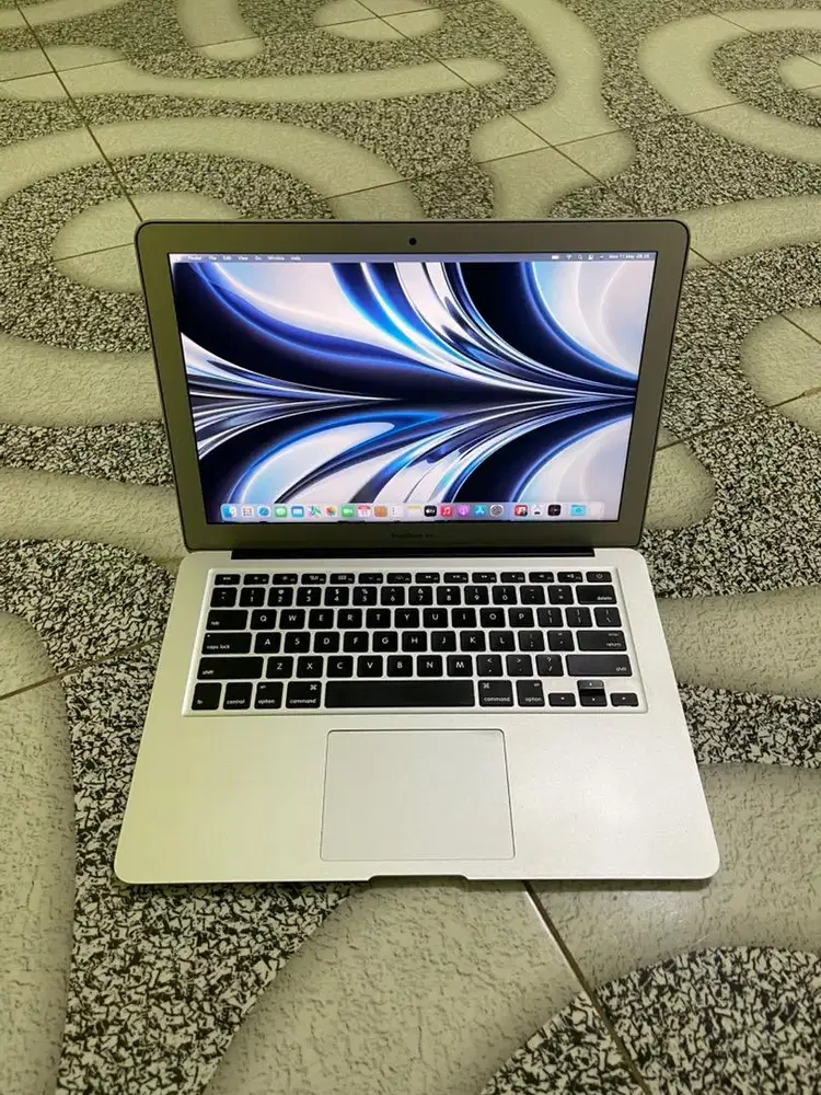 MacBook Air 2017 i5/8/128GB