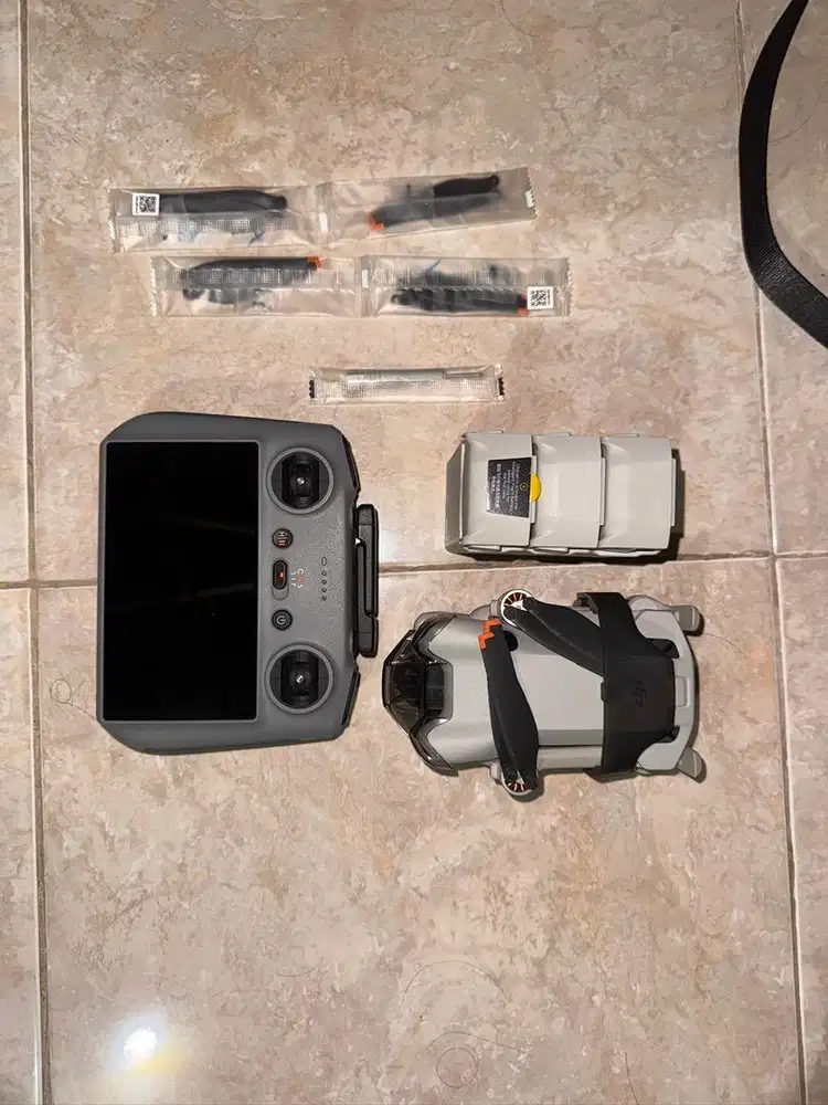 (BEKAS) Drone DJI Mini 4 Pro Fly More Combo