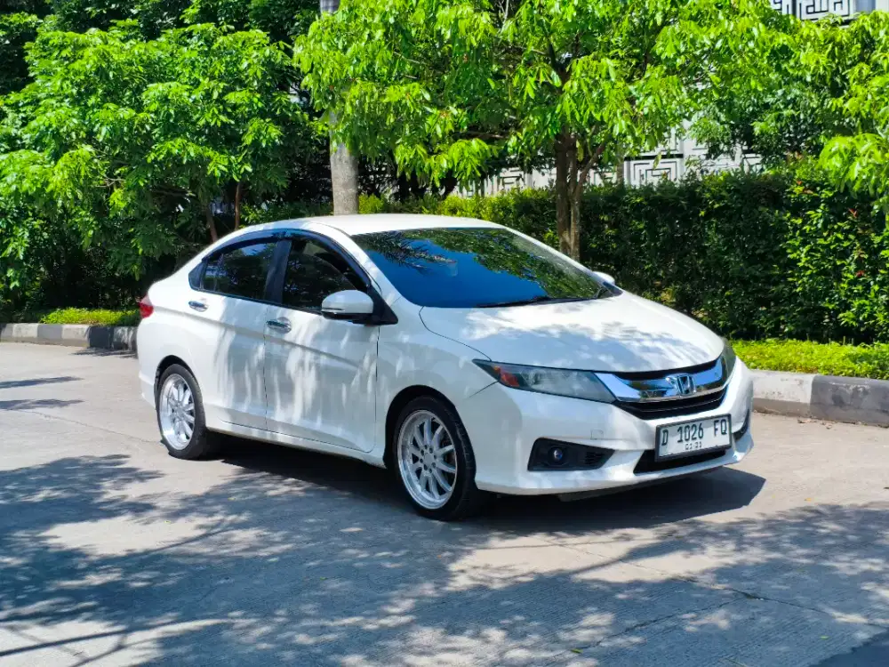 Dp 10jt - Honda City RS Matic 2015 Warna Putih