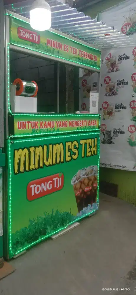 mencari karyawan pembuat minuman
