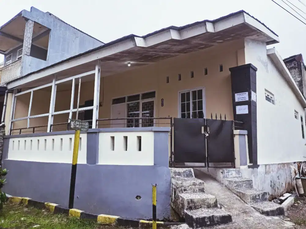 DIKONTRAKAN RUMAH HOEK (TAHUNAN)