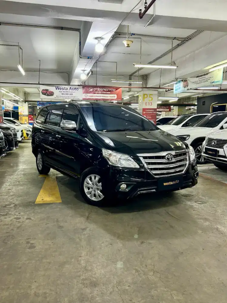 Low KM Diesel Toyota Innova 2.5 G AT Diesel 2014 Matic
