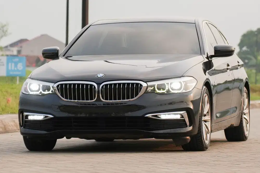Power & Pride! BMW 520i Luxury 2019 Full Opt! Warranty 320i e250 x3