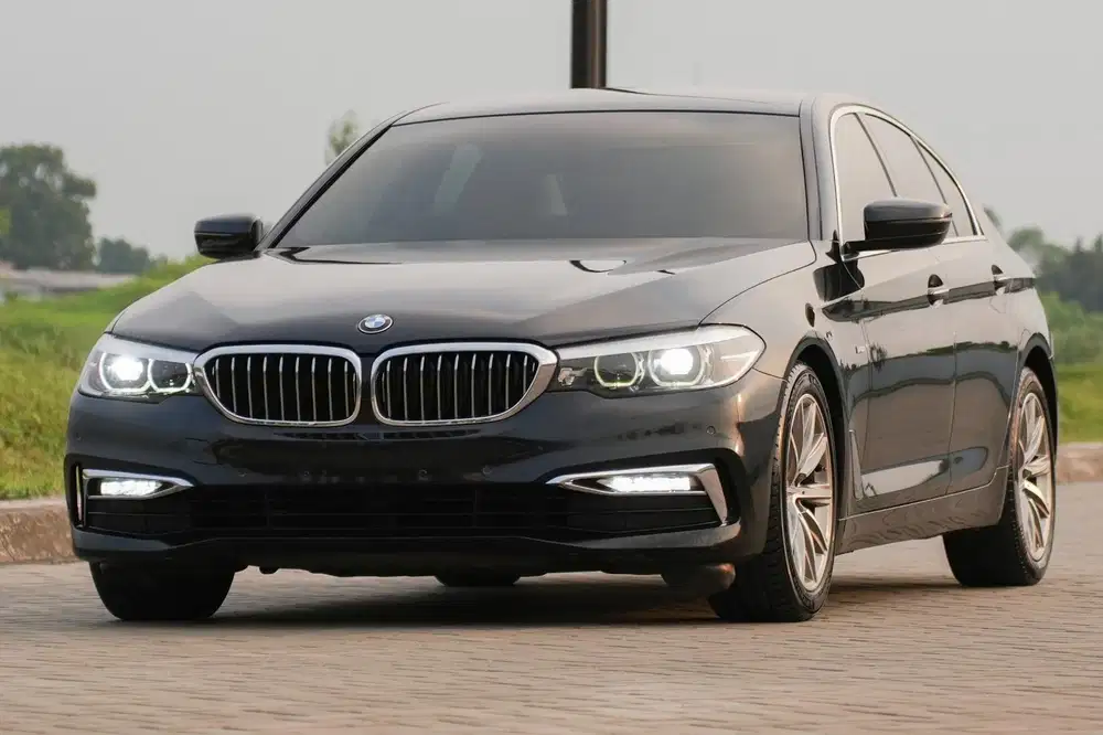 Mewah Gagah! BMW 520i Luxury 2019 Black Full Spec! X1 c300