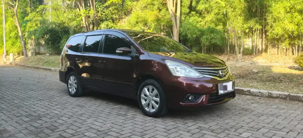 GRAND LIVINA XV 2017 AT