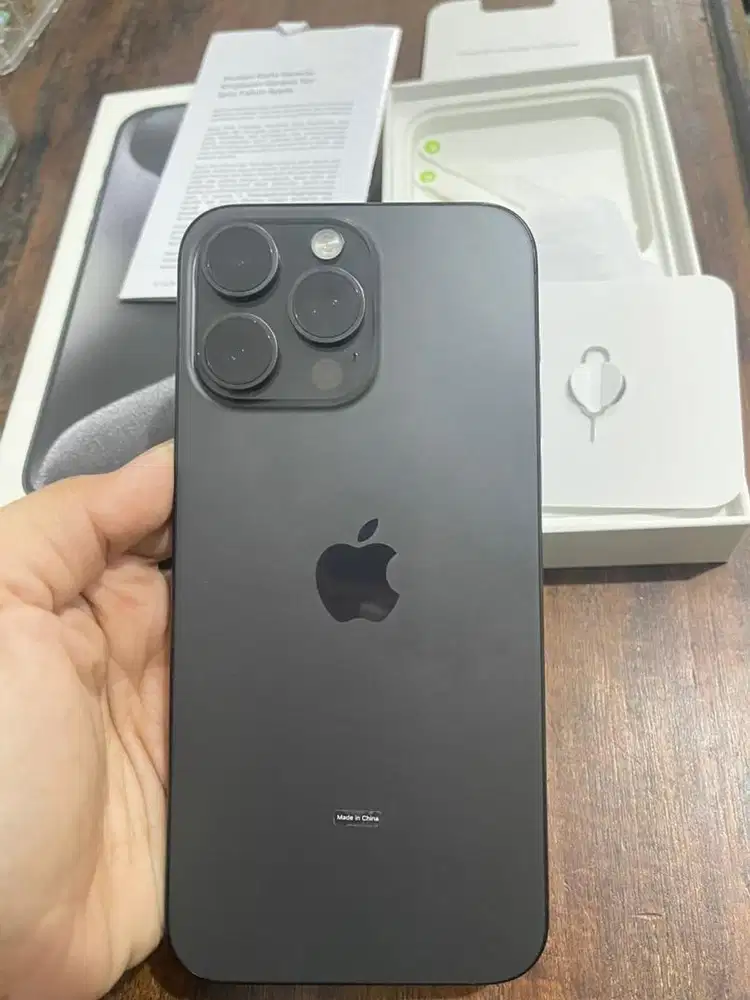 iphone 15 pro max 1Tb ex garansi resmi ibox