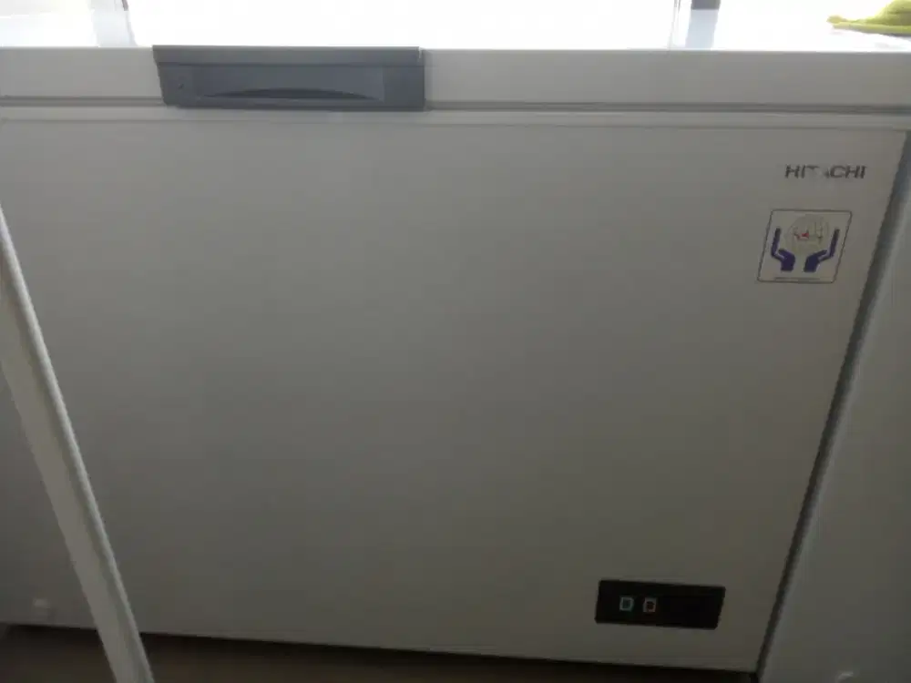 Dijual cepat Hitachi freezer