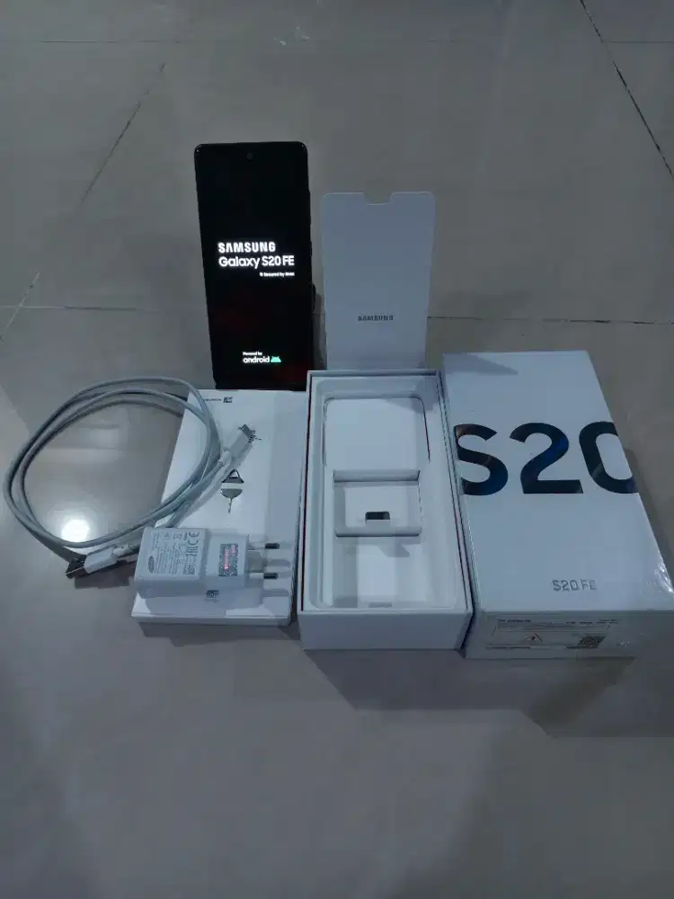 Dijual Samsung S20FE 8/256 Gb, mulus